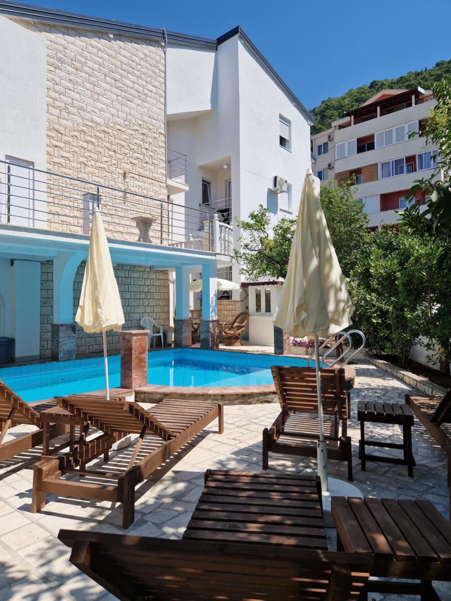New Golf Homestay Budva